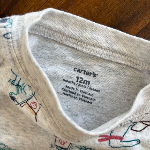 12m Carter’s set - Picture 2 of 2